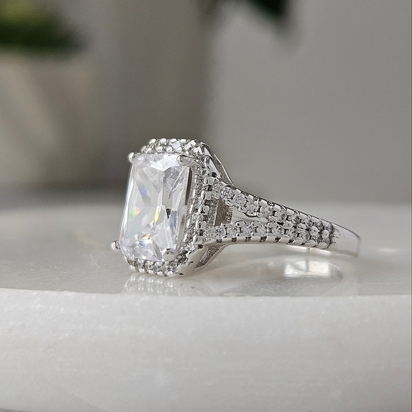 925 Sterling Silver ring, size 6, Radiant cut - Picture 3 of 8